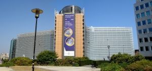 Berlaymont_building_european_commission "width =" 300 "height =" 141 "srcset =" https://www.industriaitaliana.it/wp-content/uploads/2017/06/Berlaymont_building_european_commission-300x141.jpg 300w, https: //www.industriaitaliana. it / wp-content / uploads / 2017/06 / Berlaymont_building_european_commission-768x360.jpg 768w, https://www.industriaitaliana.it/wp-content/uploads/2017/06/Berlaymont_building_european_commission-1024x480.jpg 1024w, https: // www.industriaitaliana.it/wp-content/uploads/2017/06/Berlaymont_building_european_commission-696x327.jpg 696w, https://www.industriaitaliana.it/wp-content/uploads/2017/06/Berlaymont_building_european_commission-1068x501.jpg, https://www.industriaitaliana.it/wp-content/uploads/2017/06/Berlaymont_building_european_commission-895x420.jpg 895w, https://www.industriaitaliana.it/wp-content/uploads/2017/06/Berlaymont_building_european_commission. 1200w "tailles =" (largeur maximale: 300px) 100vw, 300px "/></a><figcaption id=