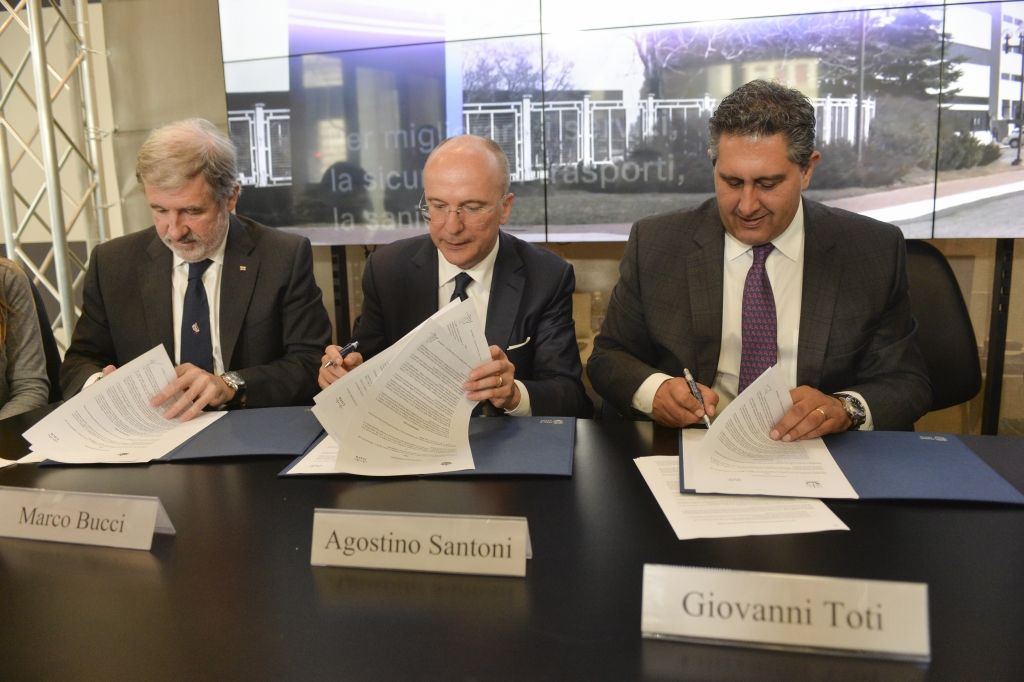 La firma del protocollo con la Regione Liguria. Al centro l'ad Cisco Italia, Agostino Santoni